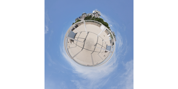 La Baule - tentes de plage et Hermitage